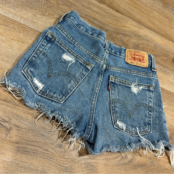 Levi’s Vintage Distressed Reworked Shorts - Picture 4 of 10
